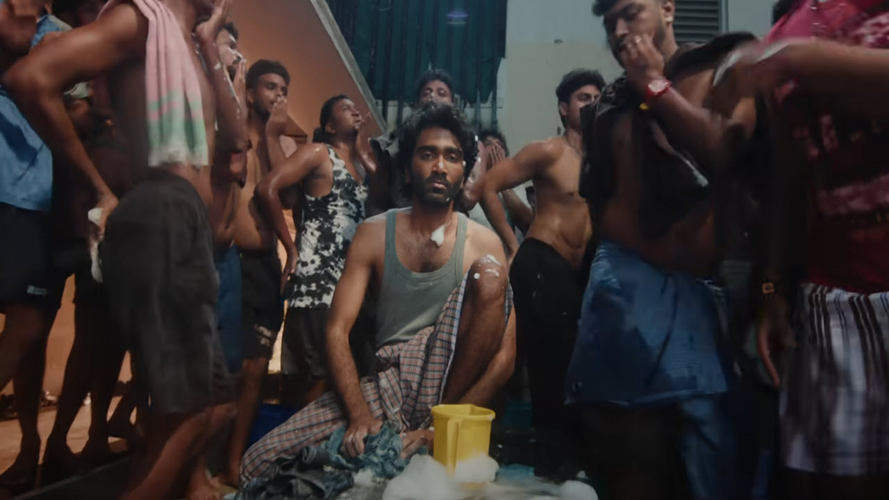 Maatikinaaru Orutharu Song Lyrics in Tamil
